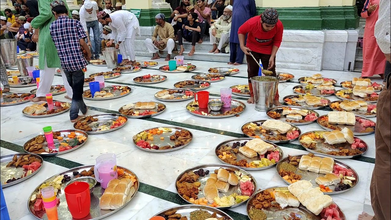 Iftar In Mumbai Minara Masjid | Aisi IFTARI Apne Kahin Nahi Dekhi Hogi | Iftar Ka Live 🔴 Manzar