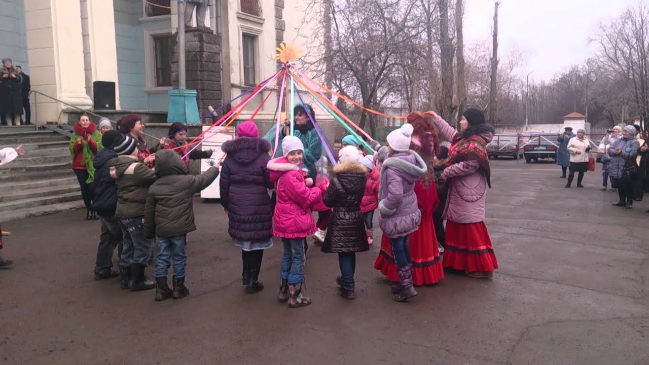 Веселая масленица на предворцовой площади Городского Дворца Культуры