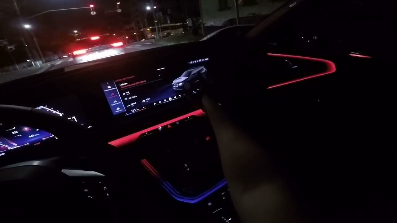 BMW X3 2026 anda de lado? xDrive é tração traseira? Acelerando até o aeroporto à noite