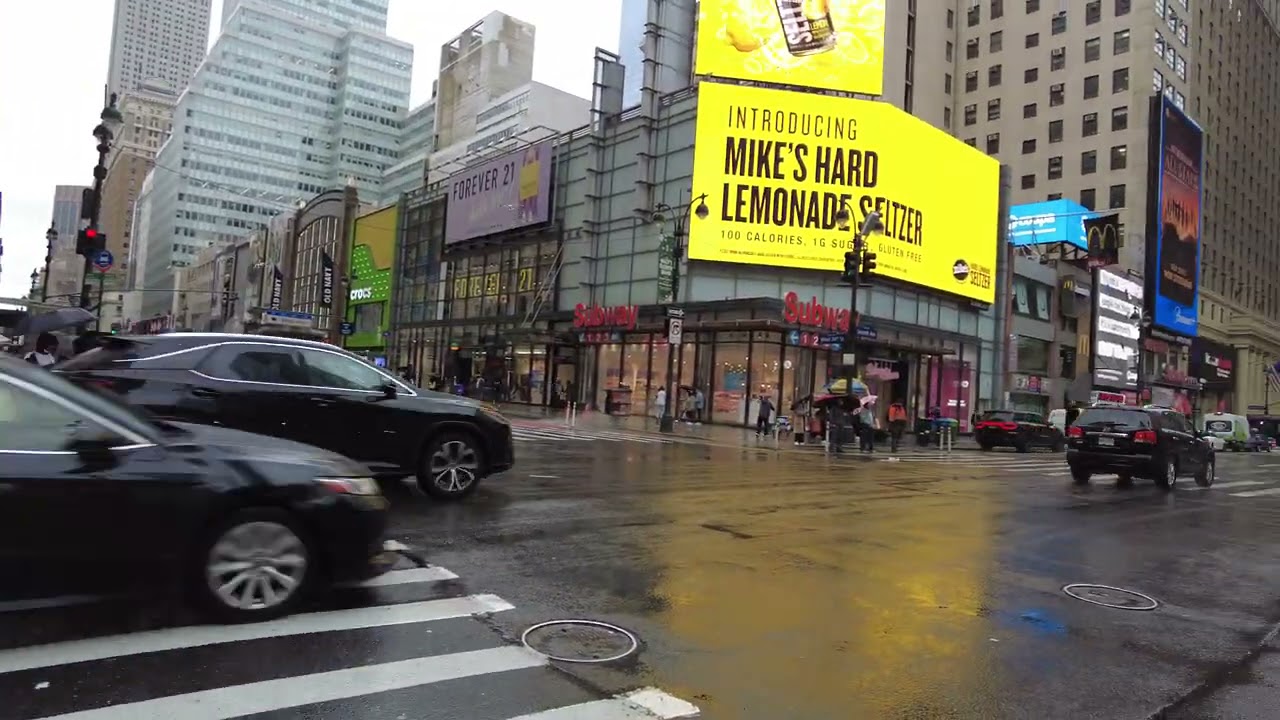 Rainy Midtown Manhattan : Walking from B&H Photo Video to Uniqlo 5th Avenue (April 15, 2021)