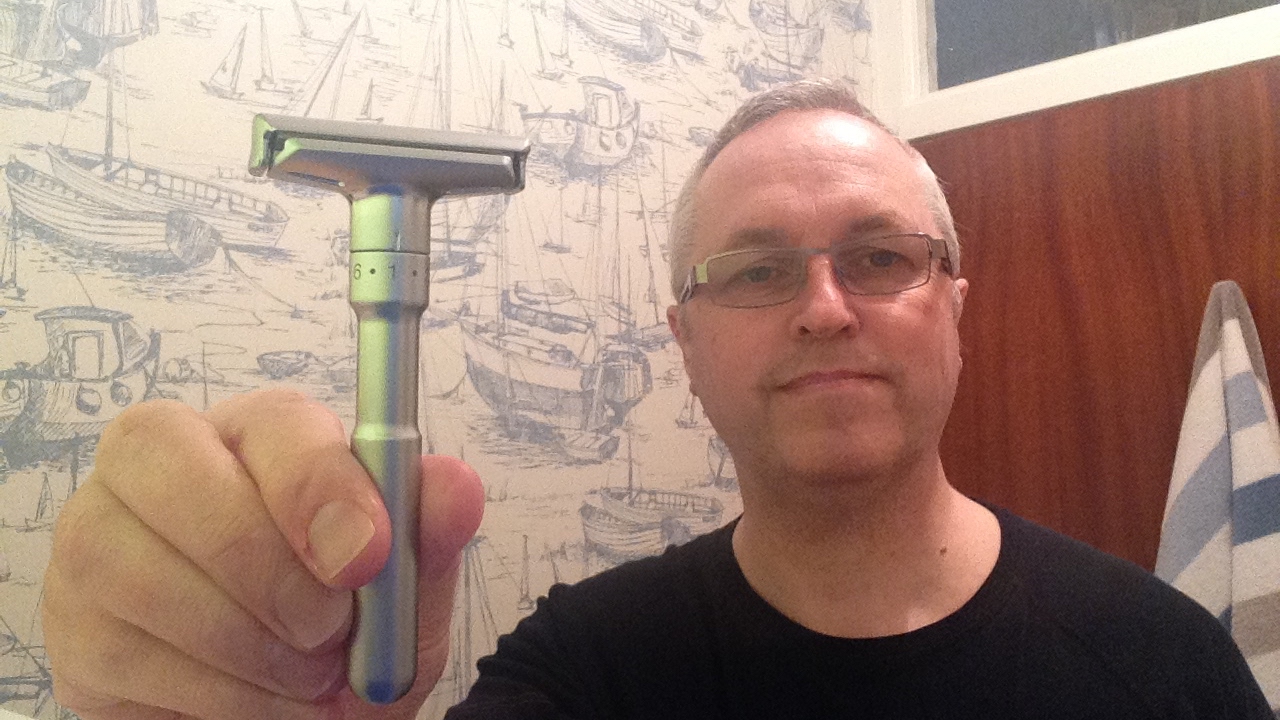The Chinese Futur. A review and shave with the Ming Shi Shaver 2000s.