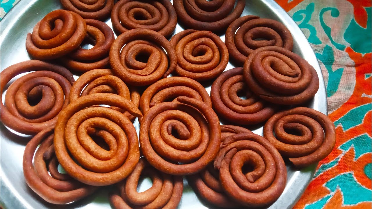बेंदूर स्पेशल गोड चकली | गोड खडूगळे | Bendur kadbole recipe | कडबोळी | god chakali | god kondule