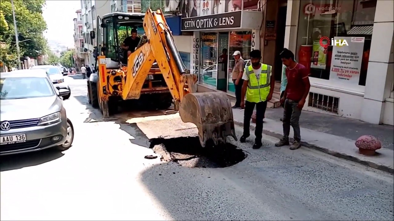 Tekirdağ’da Su Borusunun Patlaması Sonucu Yol Çöktü