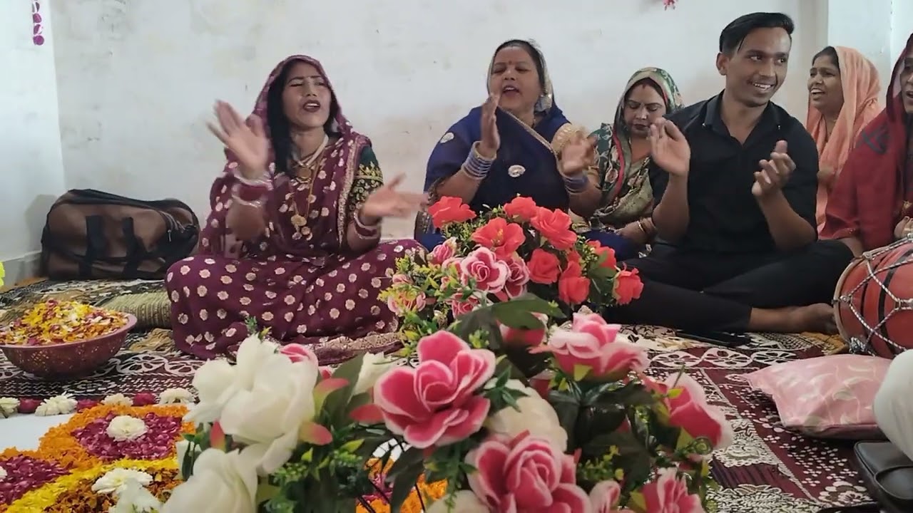 संगत की नजरिया नारायण हरि पै🌹बड़े प्यारे लगें 🌹मेरे नारायण साकार हरी🌹🙏