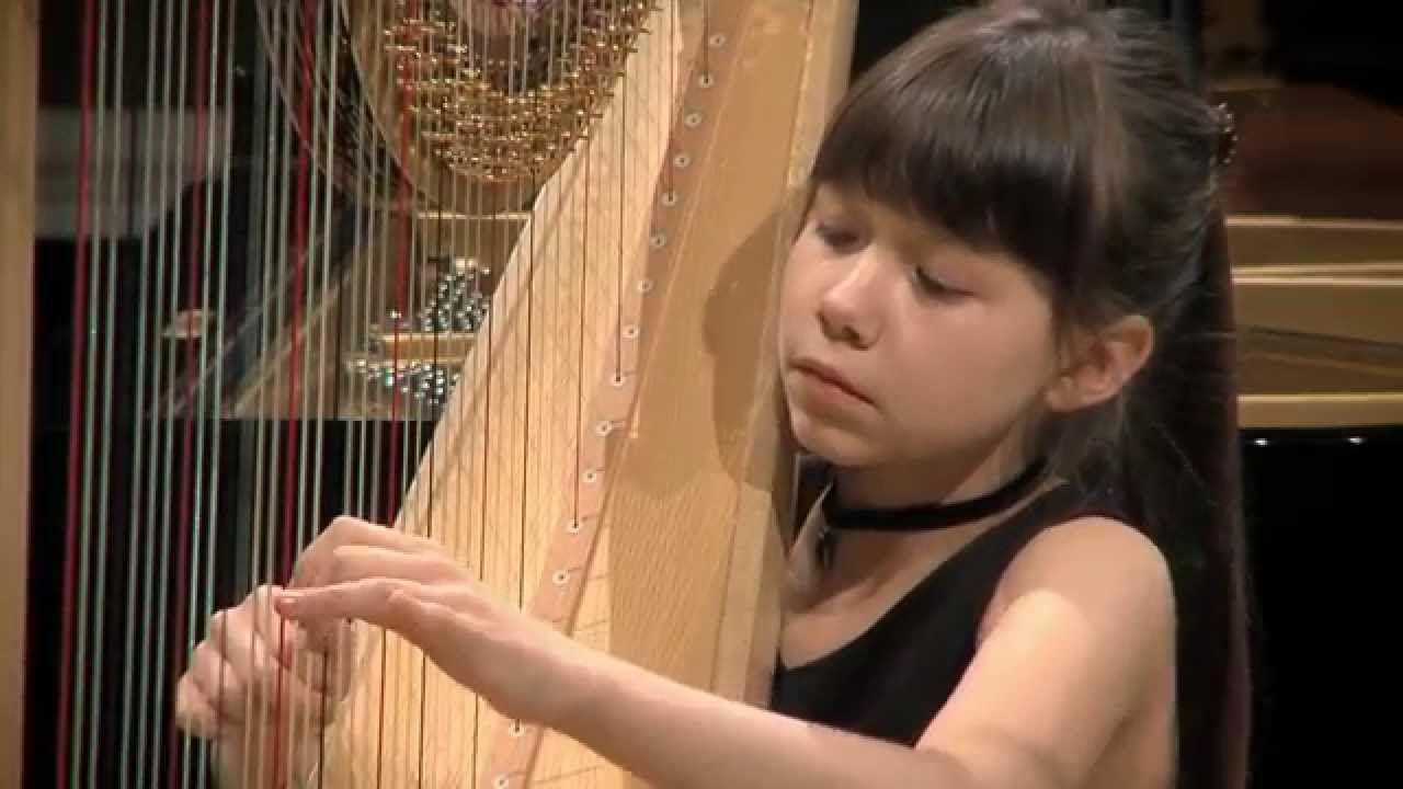 Bach – Toccata and Fugue in D minor played by Marcelina Dąbek – harp