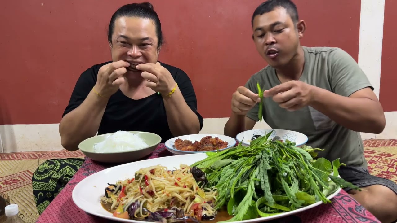 ส้มตำโคตรแซ่บ เผ็ดๆปูดองหอมๆและขนมจีนเส้นเหนียวๆนุ่มๆ
