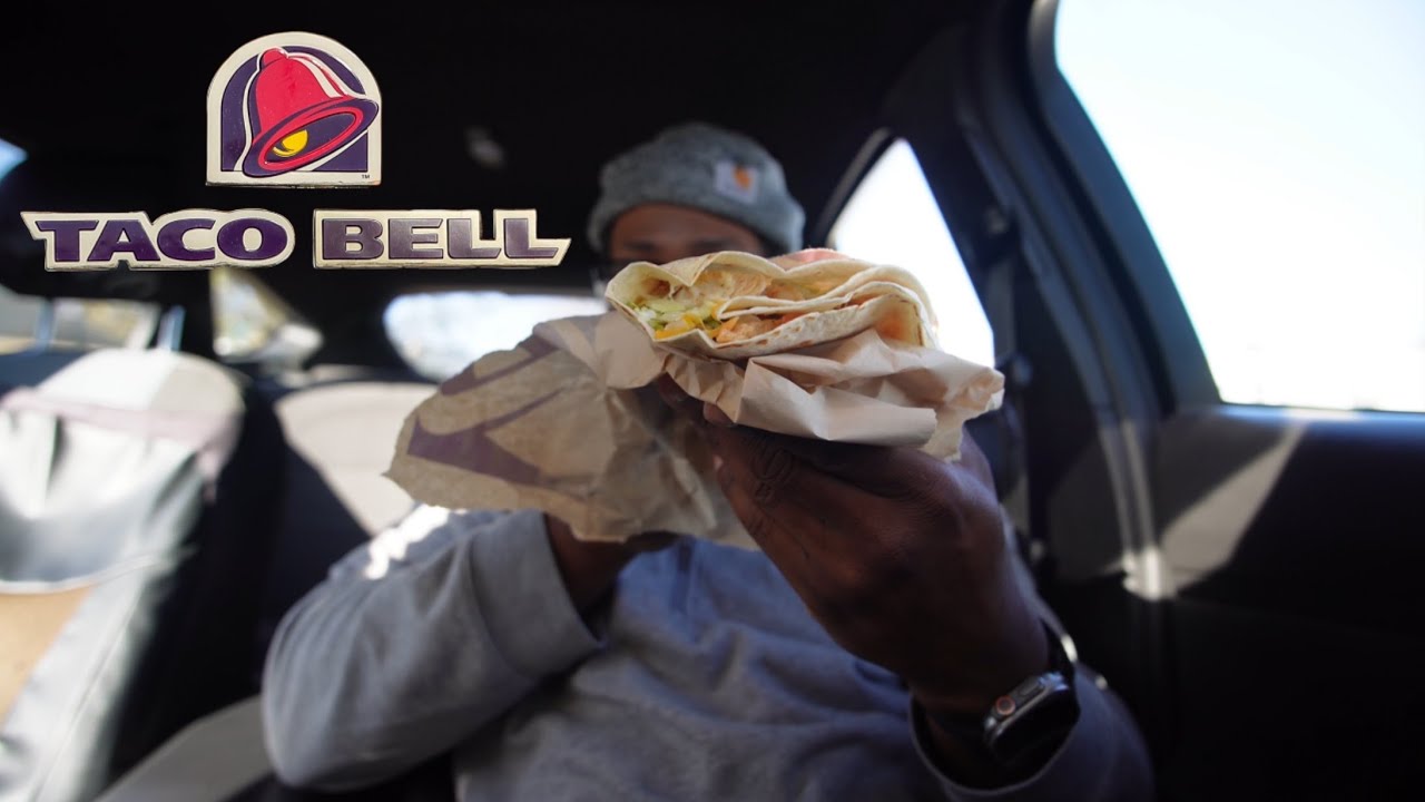 Первые впечатления от Taco Bell (бургер с курицей и авокадо и ранчо)…