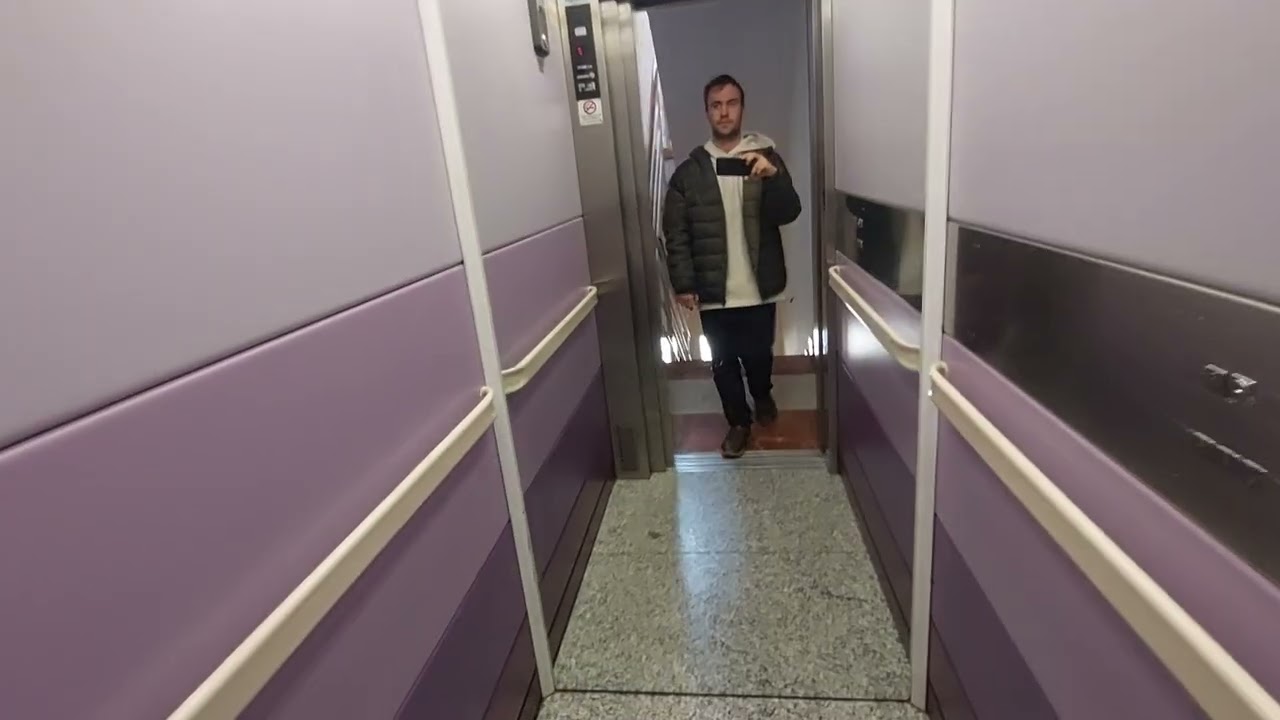 1993 Orona lift in a building Royal Reus, 9