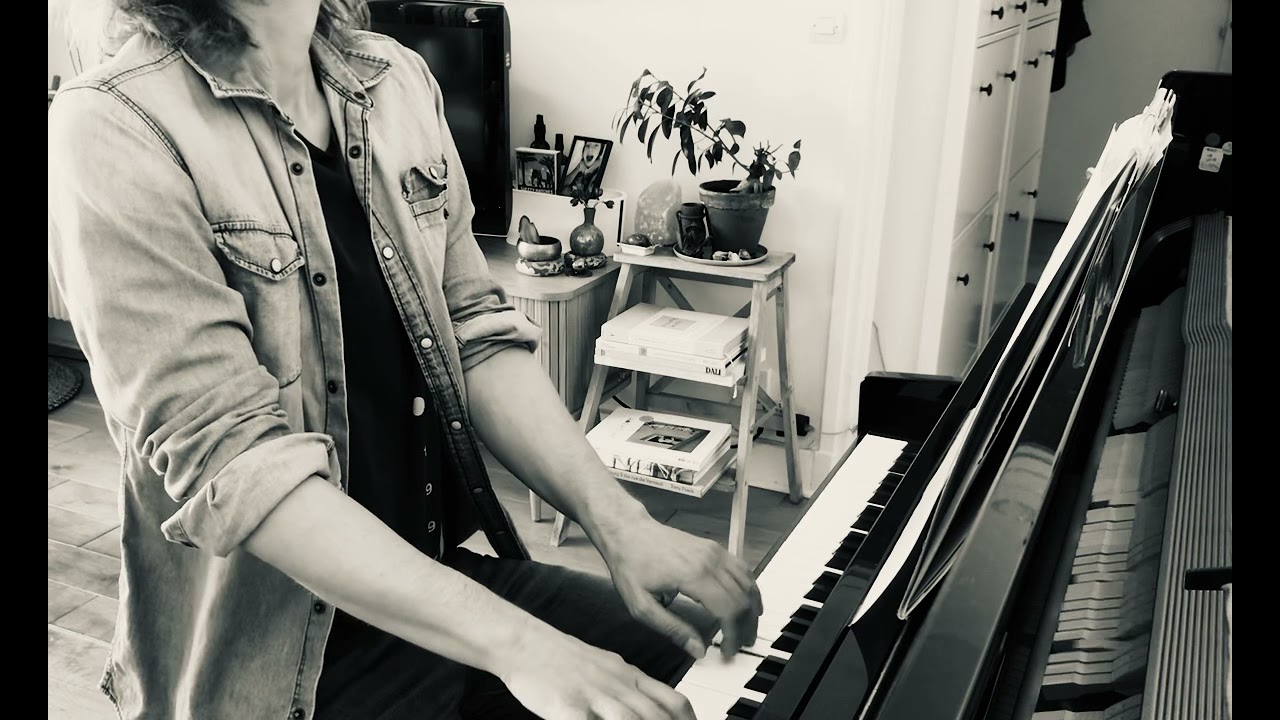 La valse des Lilas / Michel Legrand.                  Romain Berrodier piano solo