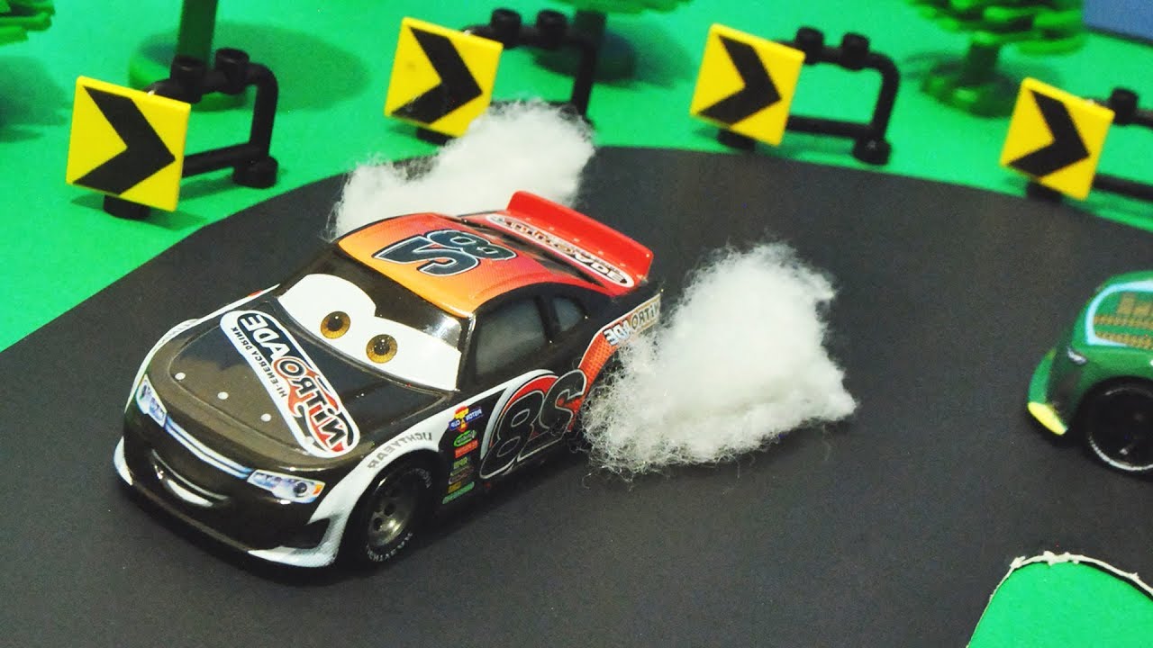 Disney Cars 3 : Fast Driver Phil Tankson! - StopMotion