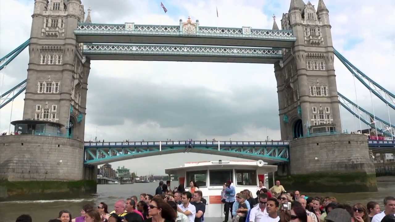 Under Tower Bridge - Rob Bell's Engineering Enigma's