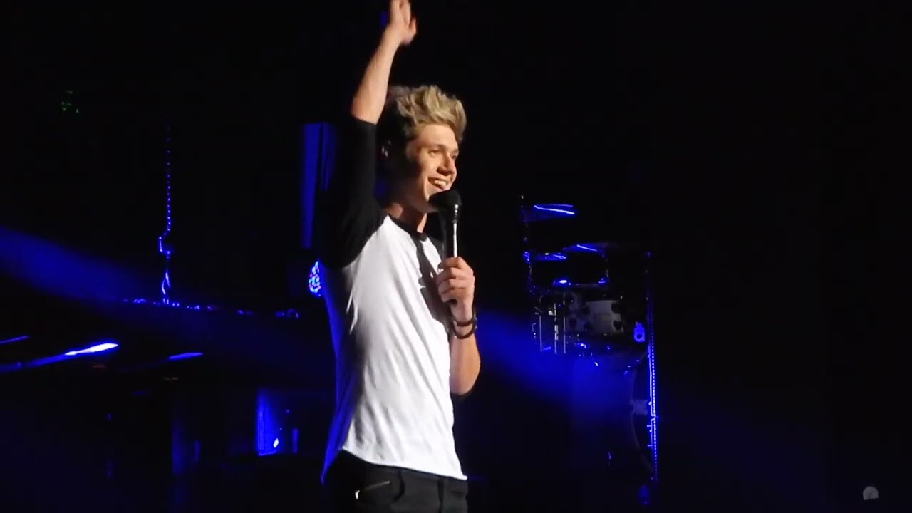 One Direction - What Makes You Beautiful - 19/10/2013 Brisbane