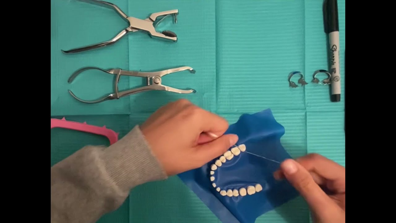 Colocaci&oacute;n de Dique de Hule en Arcada Superior