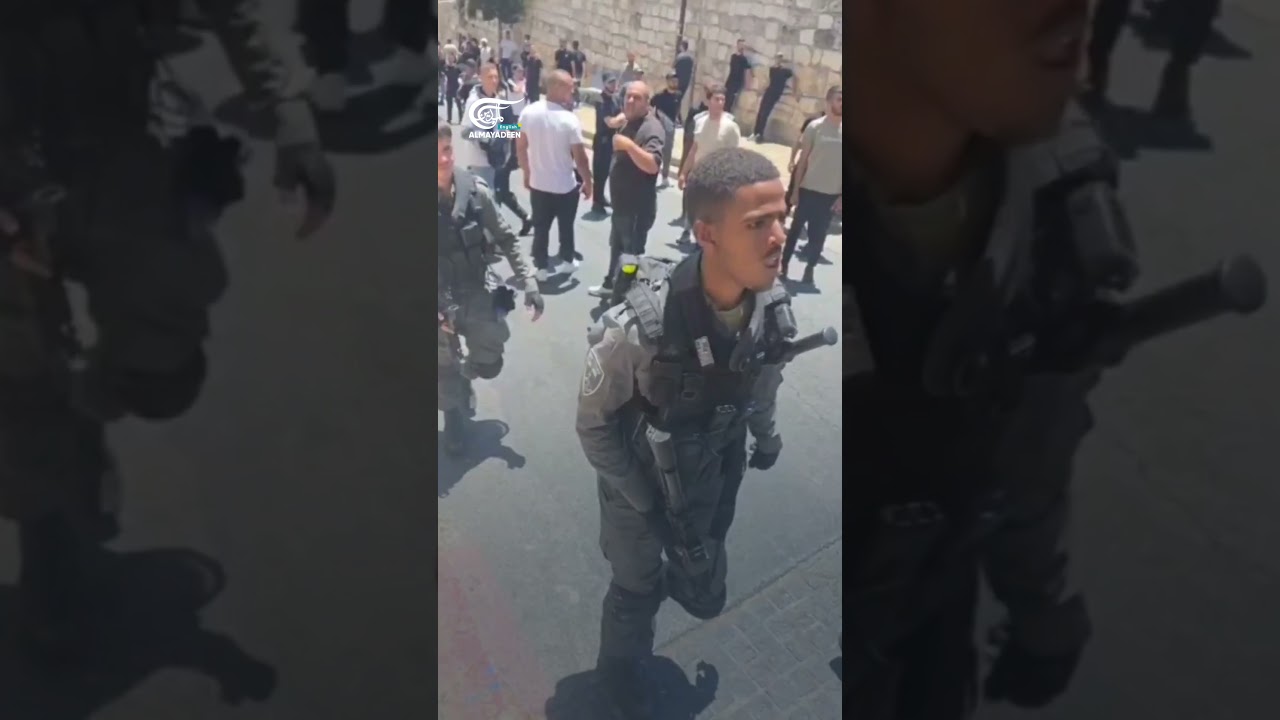 Израильские войска напали на похороны молодого человека в Аль-Кудсе, применив слезоточивый газ и ...