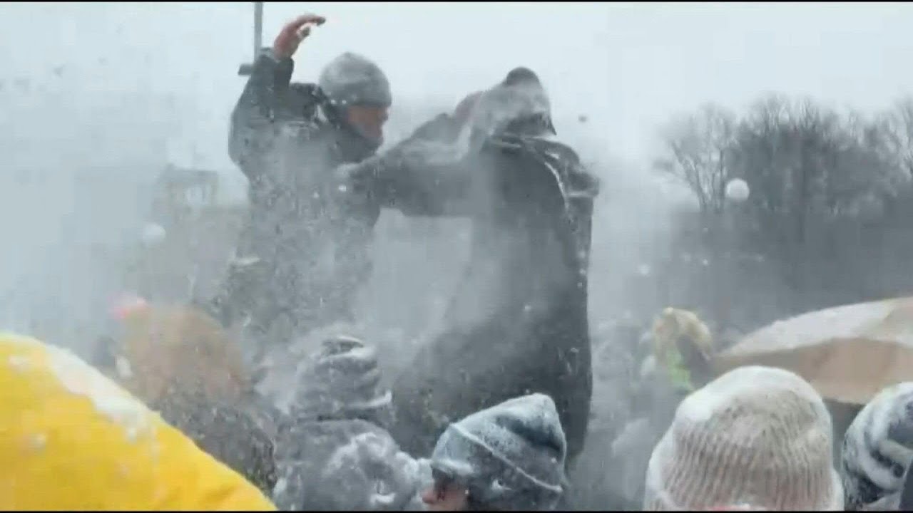 New Yorkers revel in snowball fight amid major winter storm | AFP