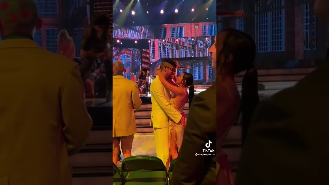 Bad Bunny y Gabriella enamorados