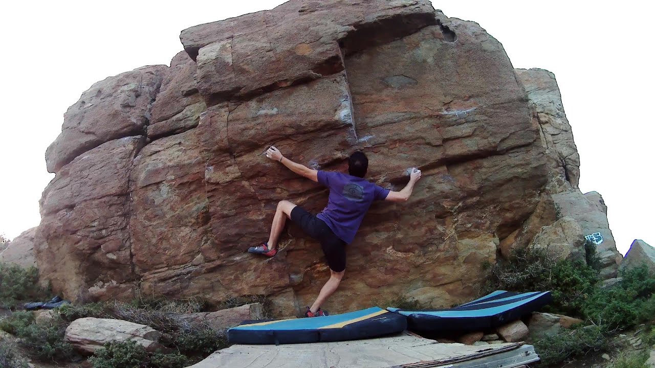 Penteli West, Ghost Boulders - Simeio 0 | 7A+