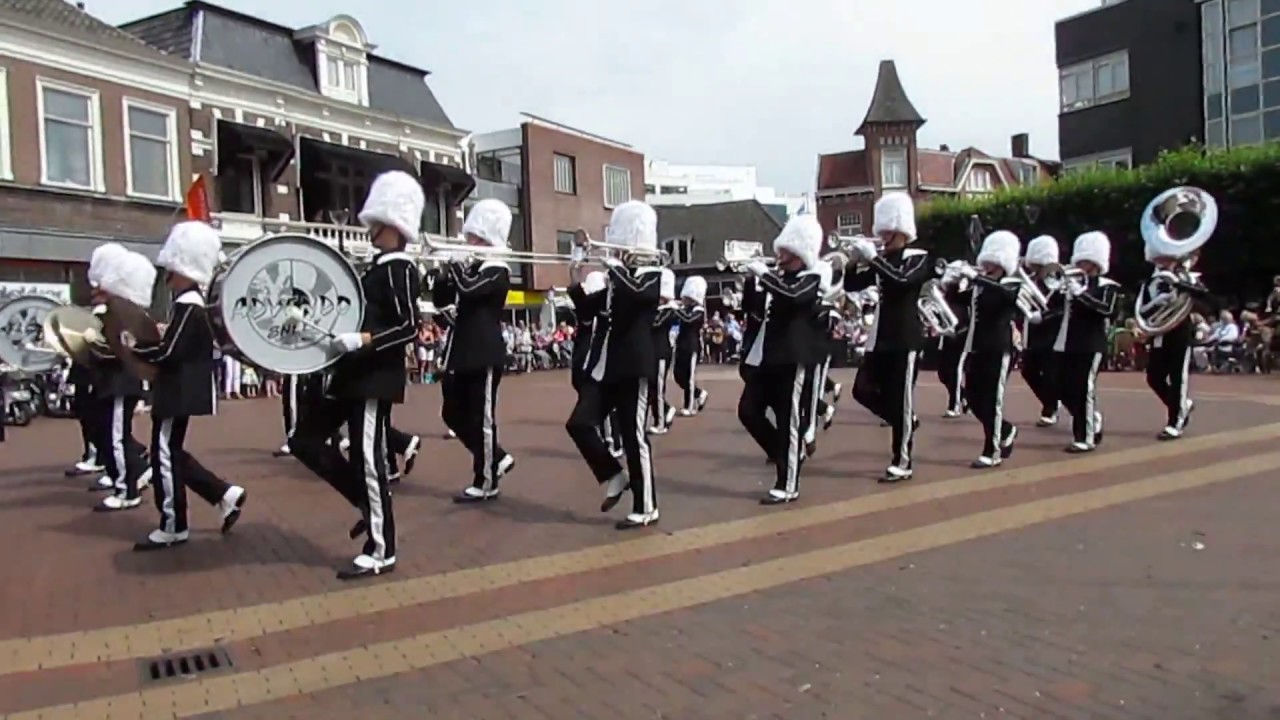 Streetparade Almelo Drumfanfare advendo Sneek