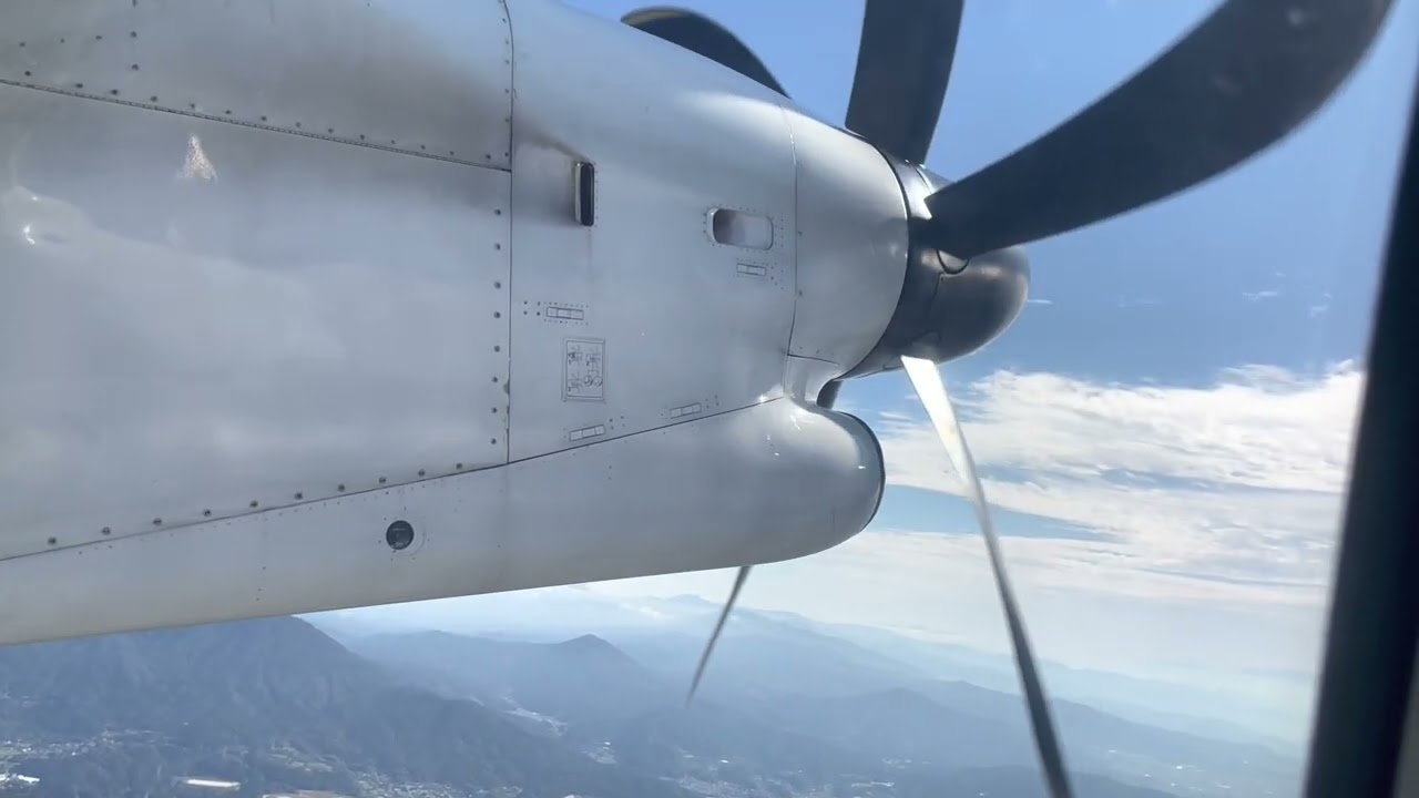 衝撃映像　ボンバルディア　DHC8-Q400型　飛行中に異変…