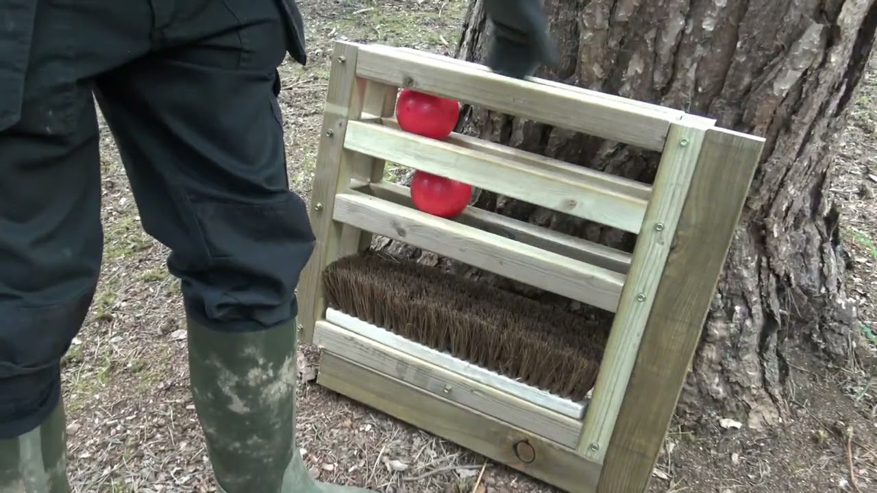 Easy Enrichment - Primate feeding mount system