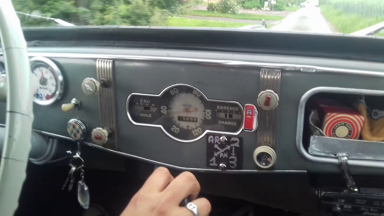 Promenade en Renault Juva 4 de 1954