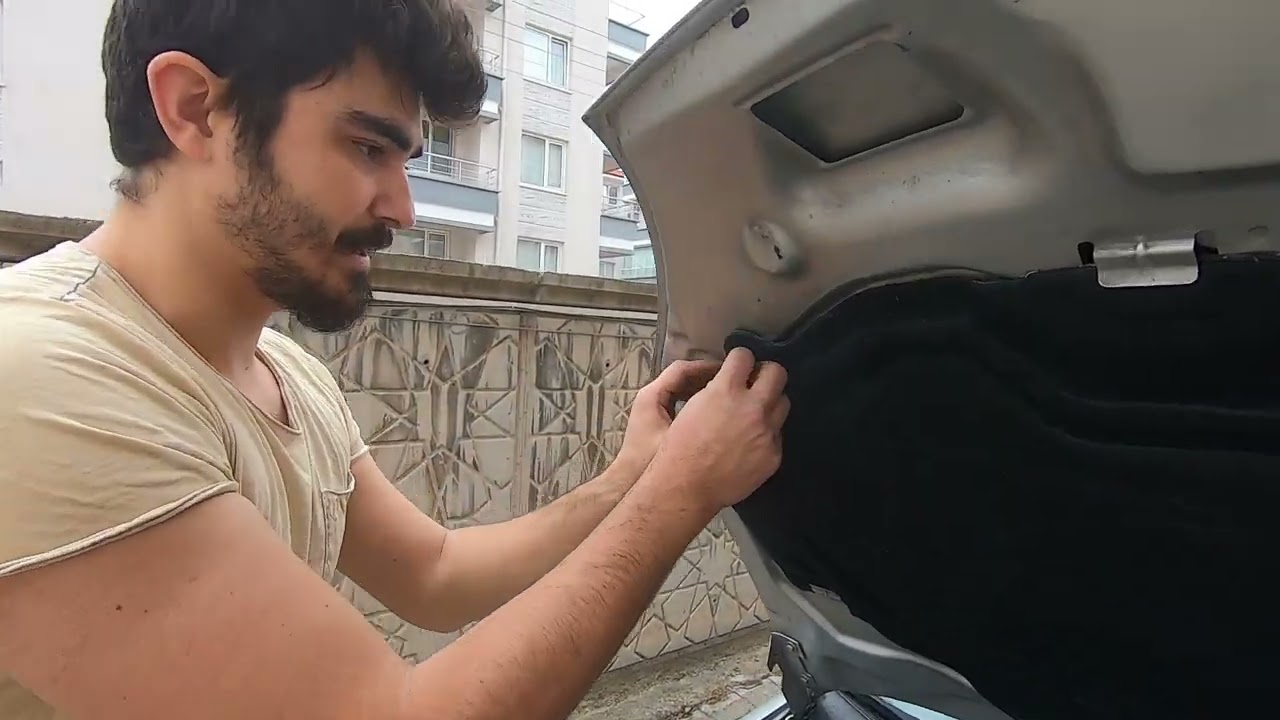 Clio 2 1,4 K7J  Kaput İzolasyonu montajı. Clio 2 1,4 K7J hood insulation