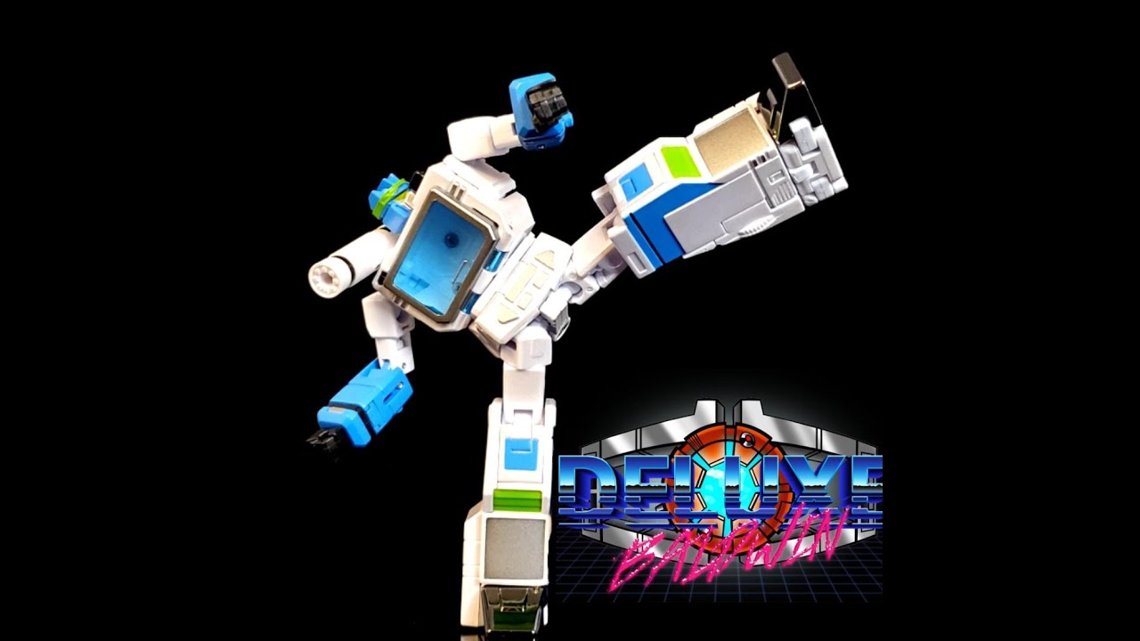 NewAge Legends H-21W Karate Kid Larusso Transformer Review. (Shattered Glass Soundwave)
