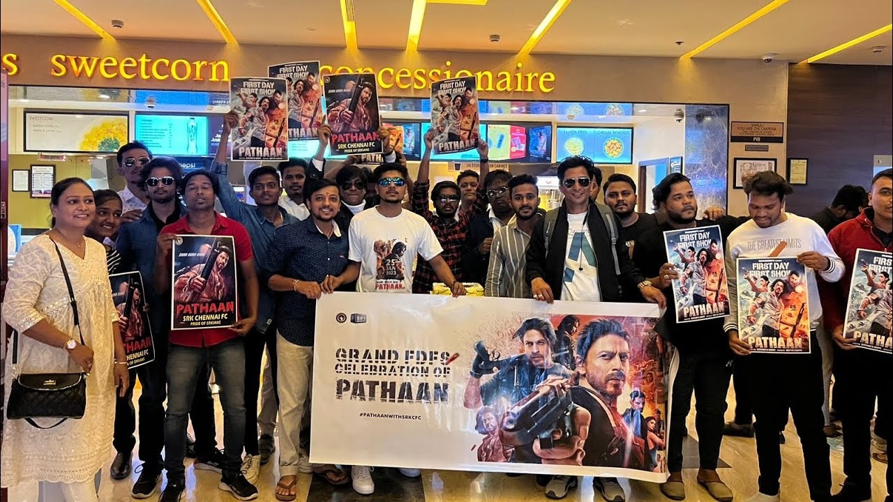 PATHAAN 🔥 FIRST DAY FIRST SHOW KOLHAPUR 😍 Shah Rukh Khan 😍#pathaan #yrf #srk