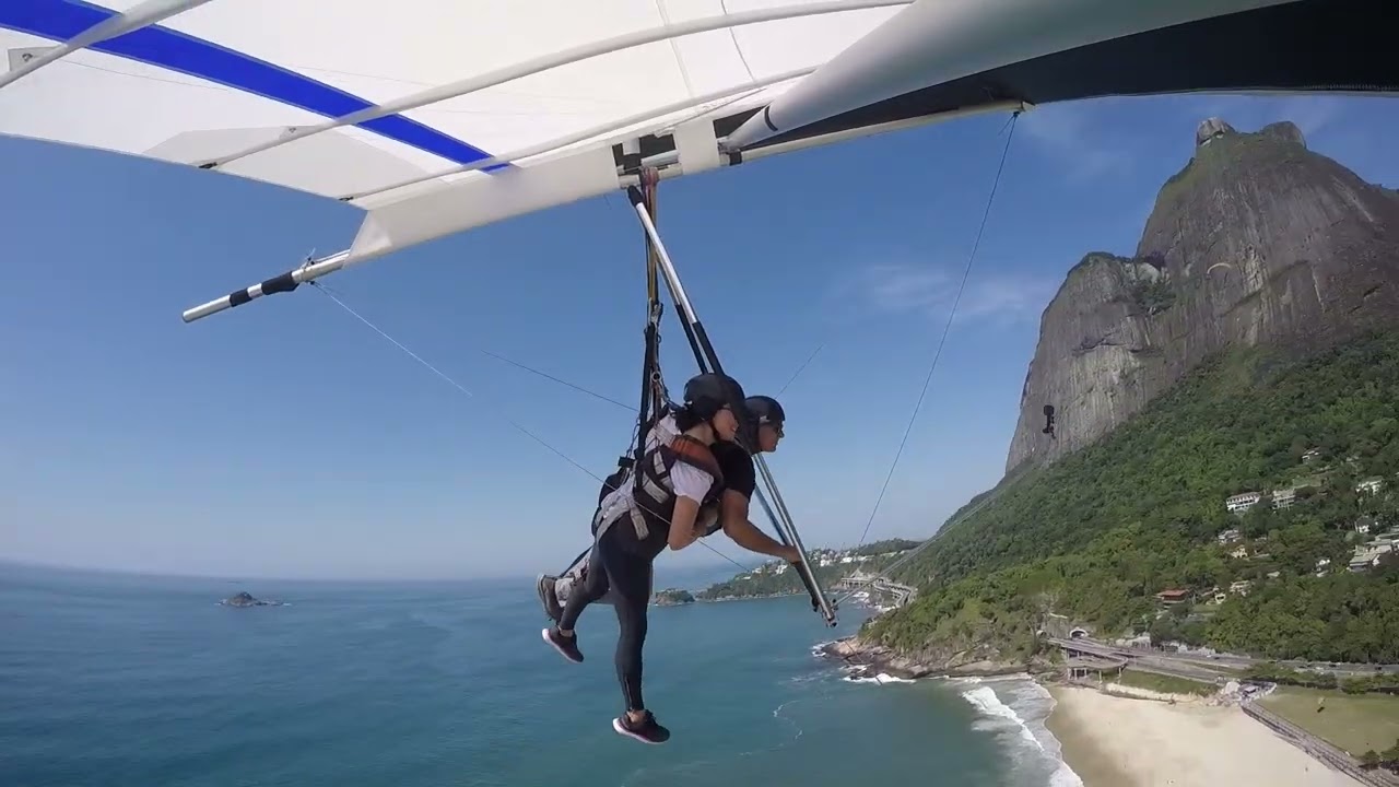 Una Chapina volando en Asa delta no Rio de Janeiro