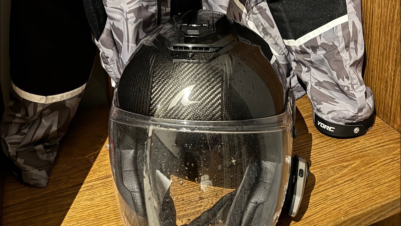 Review first impresi Helm Shark RS Jet Carbon
