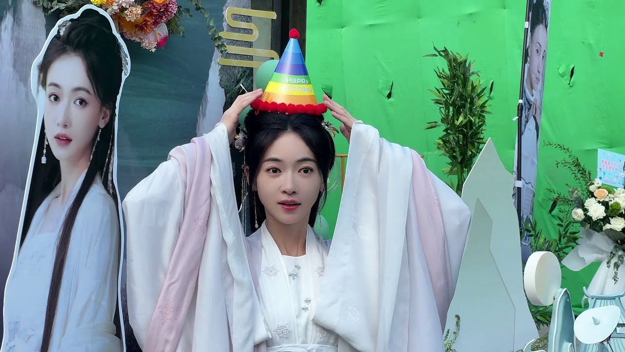吴谨言 感谢大家 开心的一天 小吴老师生日快乐呀[送花花][送花花]