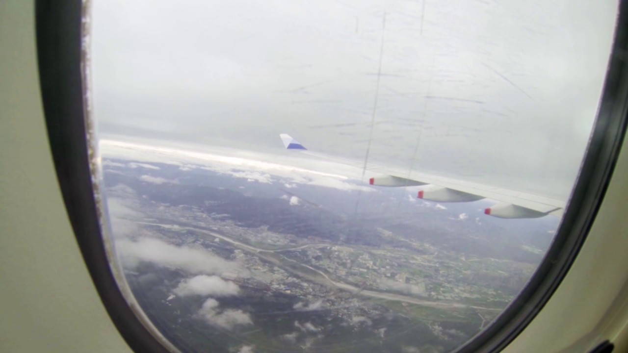 China Airlines A330-300 B-18352 CI223 Landing at Taipei Songshan Announcement Captions