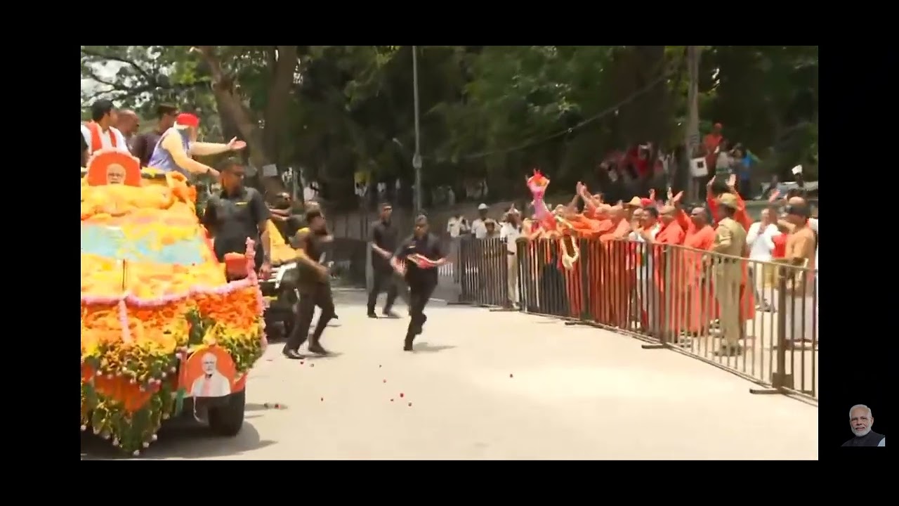 Narendra modiji recieves ashirvad from 'Ramakrishna ashram' Bangalore.