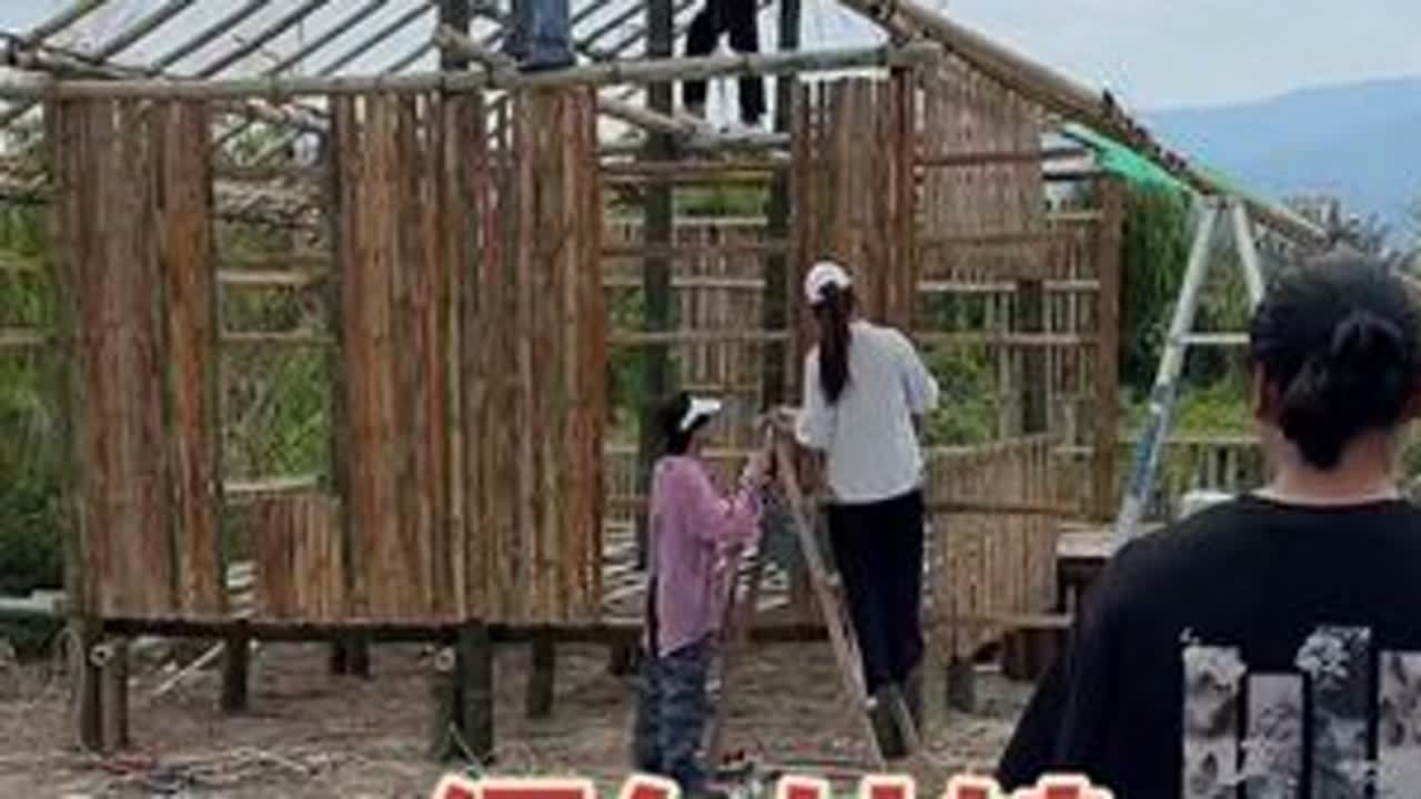 缅甸姑娘的房子快盖好了，给她们发工资#缅甸 #缅甸女孩 #场主