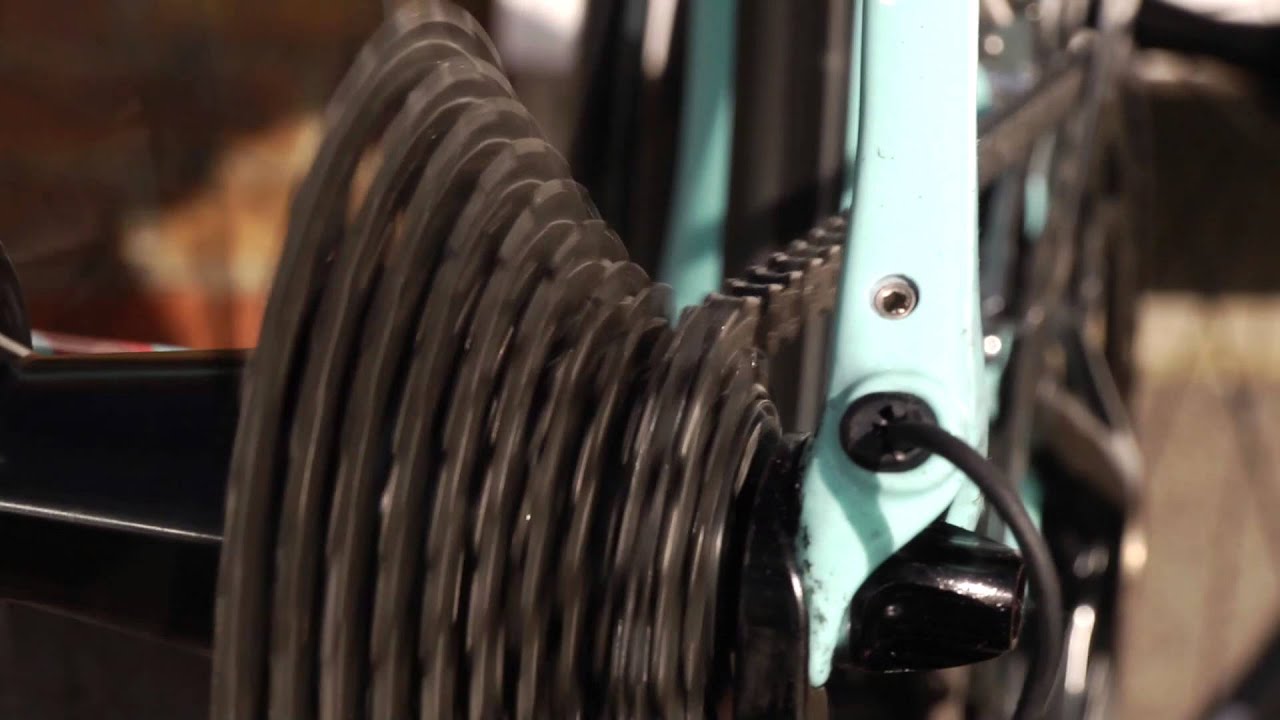 Как настроить электронные переключатели Shimano Di2 на шоссейном велосипеде