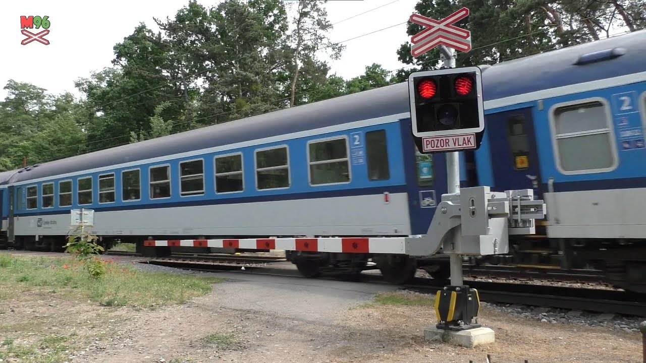 Železniční přejezd Lysá nad Labem-Dvorce #1 [P2774] - 9.6.2021 / Czech railroad crossing