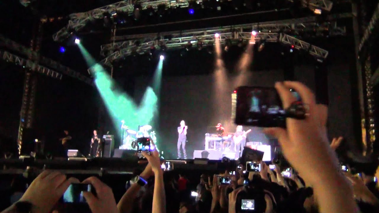 Maroon 5 Payphone Live in F1 Singapore 2012