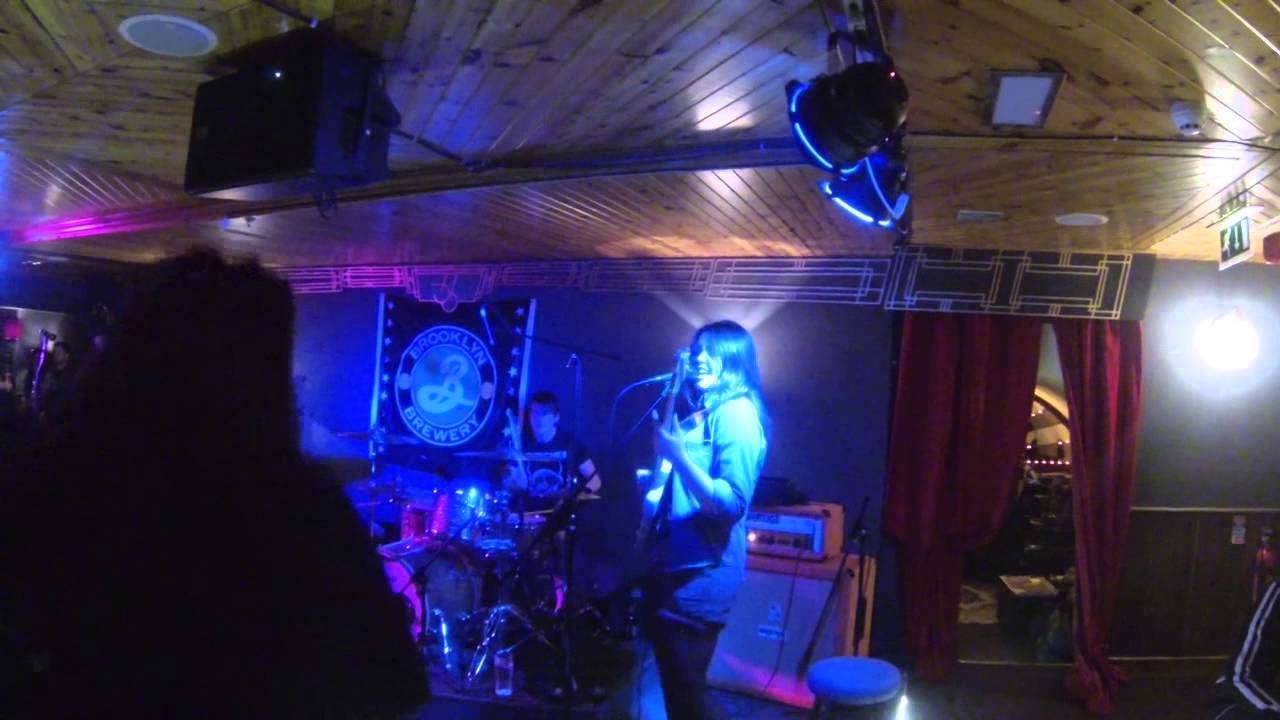 Bitch Falcon - Wolfstooth (Live at BelloBar)