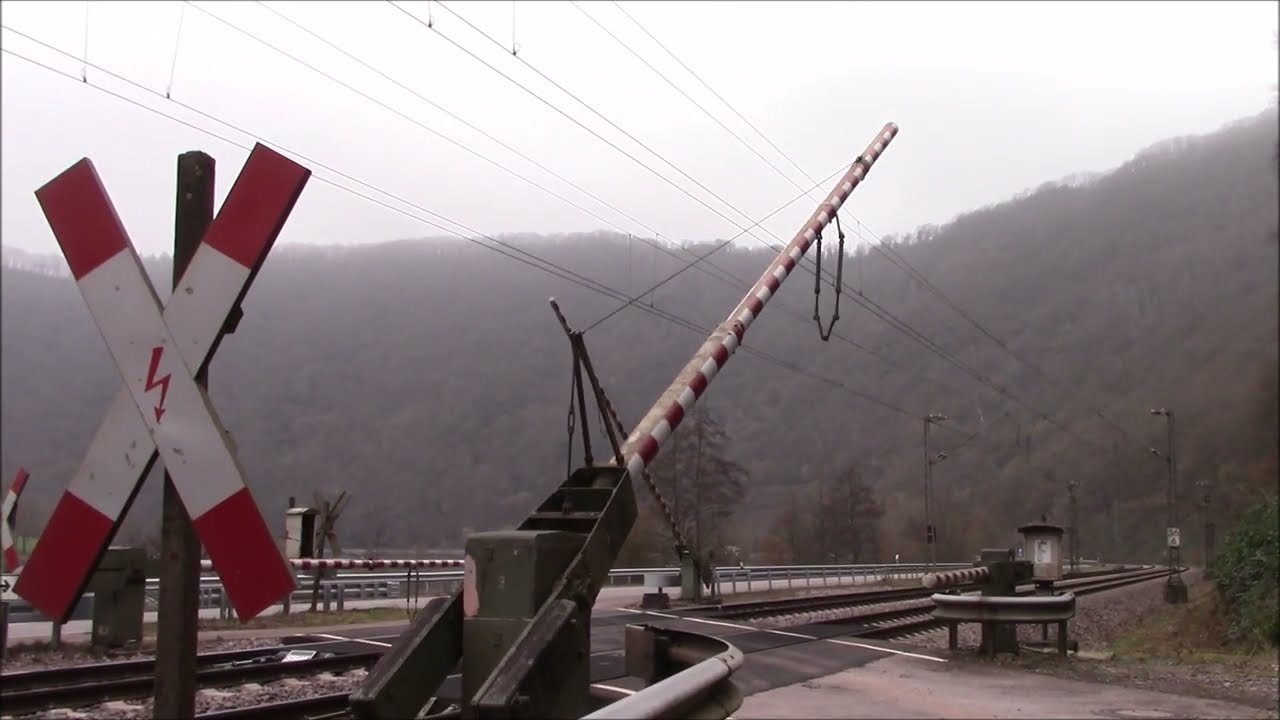 Anrufschranke bei Saarburg an der Saarstrecke