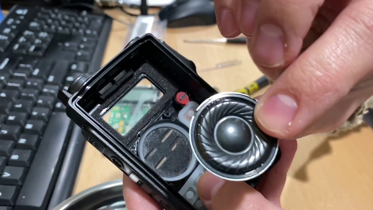Yaesu FT-70DR Disassembly - Replacing the internal speaker.