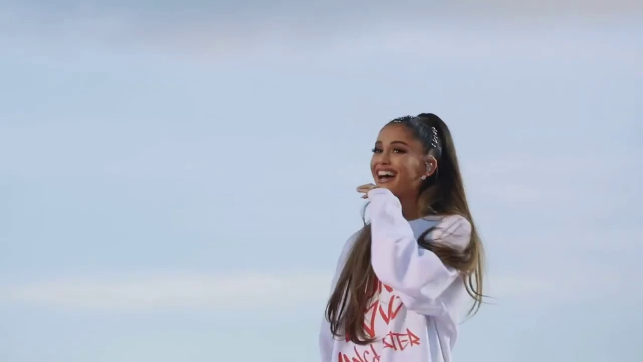 Ariana Grande - One Last Time [Manchester Tribute] (Live Dangerous Woman Diaries)