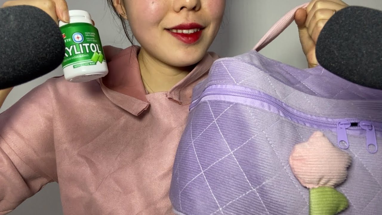 한국어ASMR 껌씹으며 왓츠인마이파우치👝💕 Chewing gum and What's in my pouch👝💕