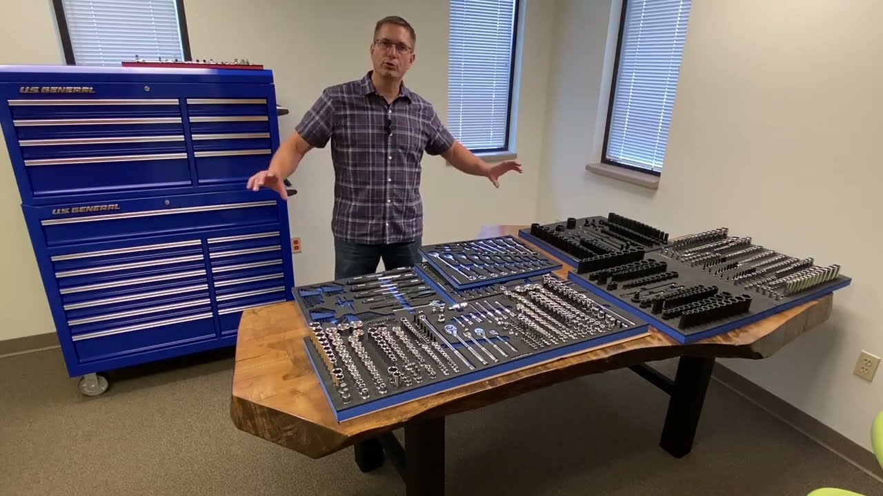 Organize the Quinn 428-pc Mechanic Tool Set in the Yukon 46-inch Roll Cab