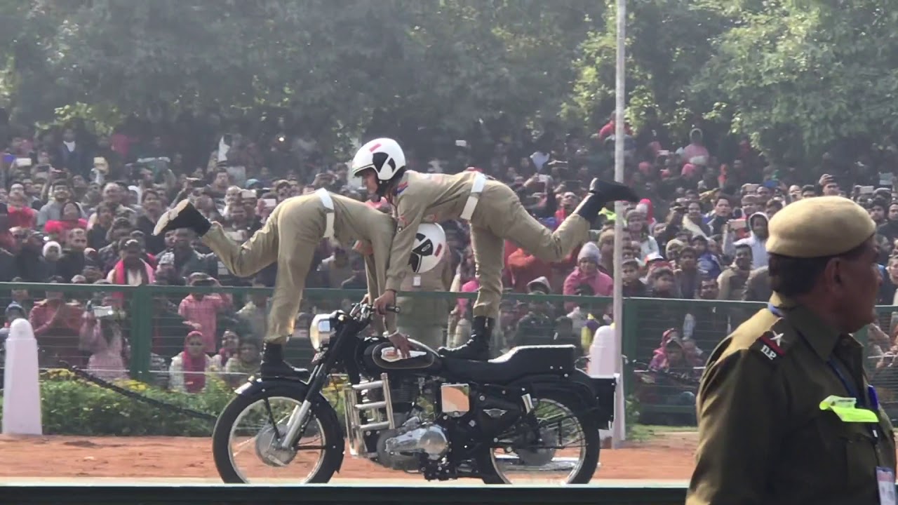 BSF Women Bike Stunt at India's Republic Day Parade 2018 2019 Indian army bike stunts