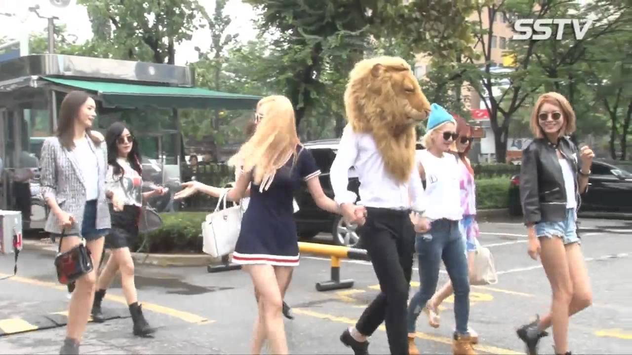 SNSD's arrival at Music Bank for 'Lion Heart' comeback