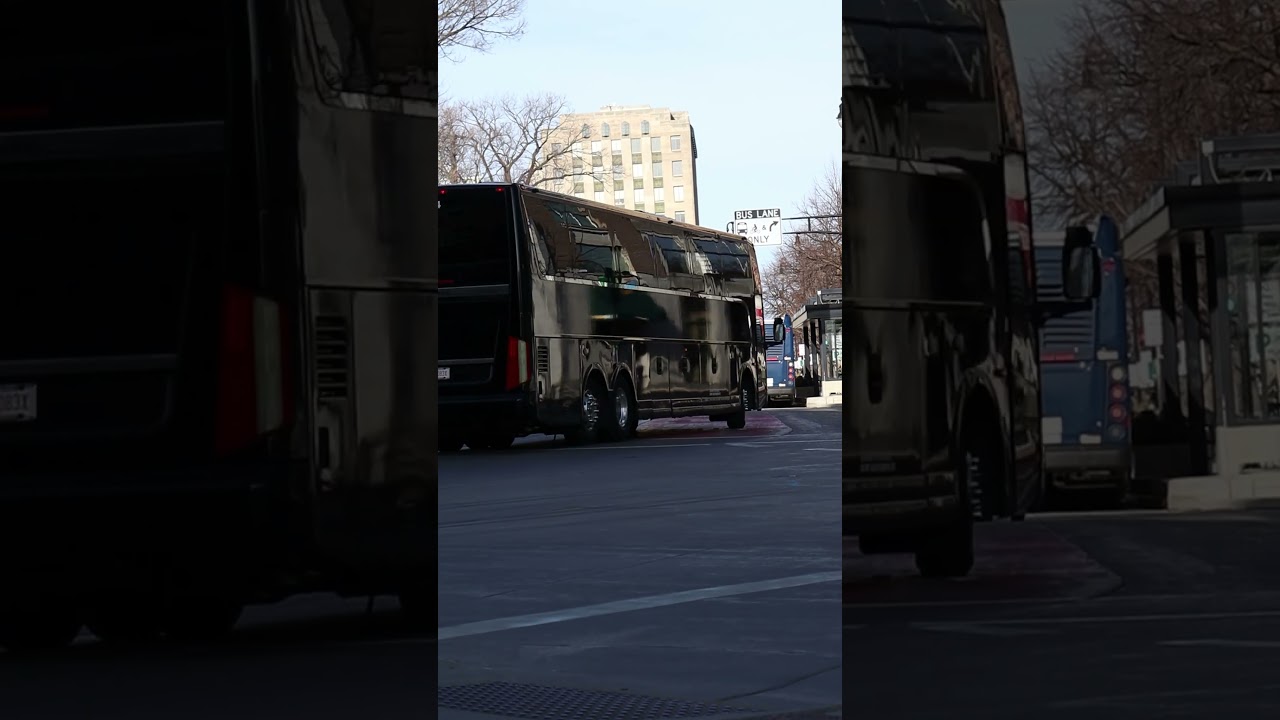 Busfanning in Madison WI - Chartered bus in front of the Capitol [Week 3 Day 7] #busfanning