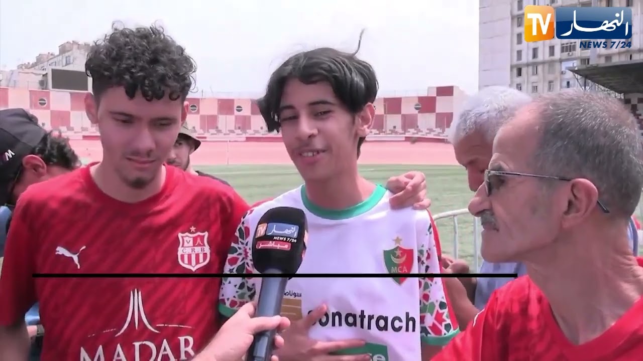 عرض مجسم كأس الجمهورية الأنصار شباب بلوزداد بملعب 20 أوت