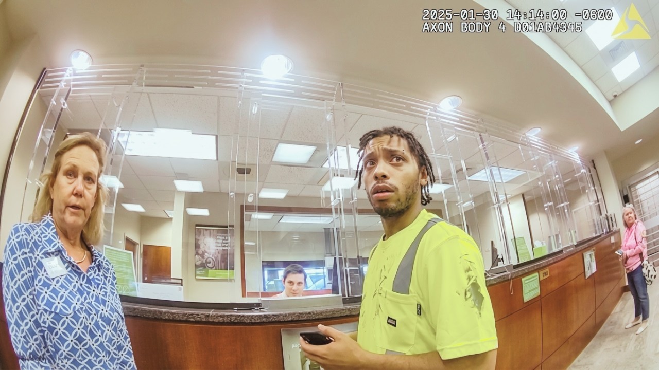 Police Surprise Fake Construction Worker At Bank After $10K Fraud Scheme Backfires