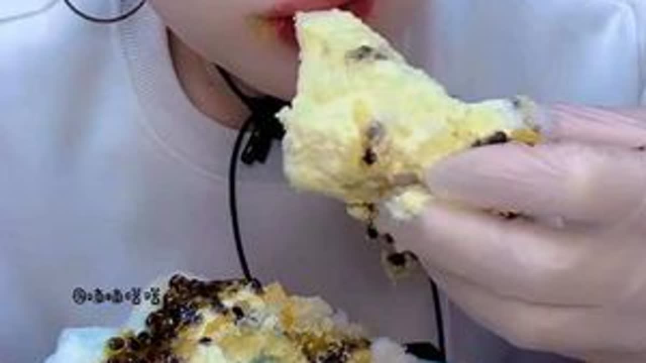 百香果豆奶粉盖酥块冰#吃冰 @洋妮儿🧊（本人）