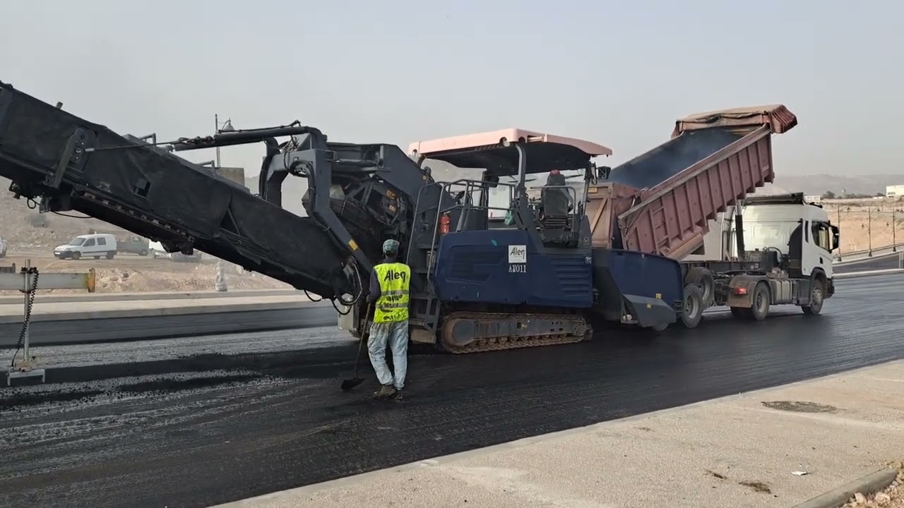 أشغال تزفيت الشطر الأول من الطريق السريع الحضري متواصلة من طرف شركة Aleq / الجزء الأول